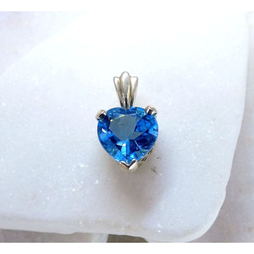 VTG Heart Swiss Blue Topaz Solitaire Necklace in Sterling Silver